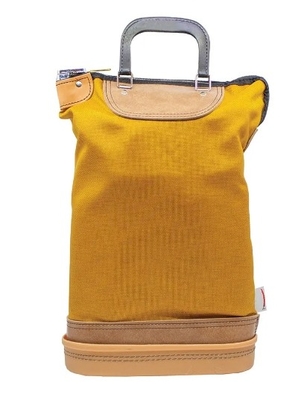 Met de tuff leer bekleding, hard gevormd onderkant, duurzame webbed handgrepen en ingebouwde slot het is zeker een gewaardeerd product in elk kantoor, postkamer of magazijn