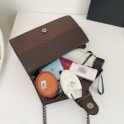 Nieuwe enkelvoudige schouder over het lichaam tas retro vrouwen herfst trend kleur contrast handtas grensoverschrijdende vrijetijdsbesteding NICHE rugzak