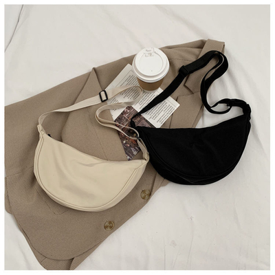 NYLON KROOSBODY BAG KROOSBODY BAG Vrouwelijk 2024 NIEUW DUMPLING lichtgewicht onderarms BAG ALLE SCHULTER CANVAS BAG