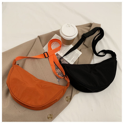 NYLON KROOSBODY BAG KROOSBODY BAG Vrouwelijk 2024 NIEUW DUMPLING lichtgewicht onderarms BAG ALLE SCHULTER CANVAS BAG