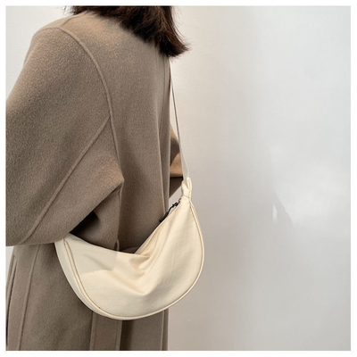 NYLON KROOSBODY BAG KROOSBODY BAG Vrouwelijk 2024 NIEUW DUMPLING lichtgewicht onderarms BAG ALLE SCHULTER CANVAS BAG