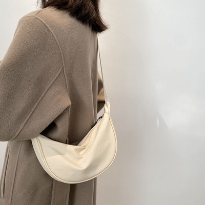 NYLON KROOSBODY BAG KROOSBODY BAG Vrouwelijk 2024 NIEUW DUMPLING lichtgewicht onderarms BAG ALLE SCHULTER CANVAS BAG