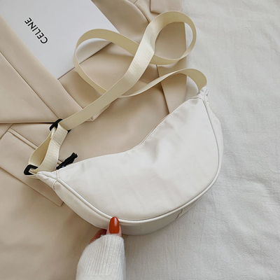 NYLON KROOSBODY BAG KROOSBODY BAG Vrouwelijk 2024 NIEUW DUMPLING lichtgewicht onderarms BAG ALLE SCHULTER CANVAS BAG