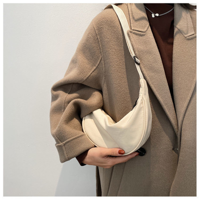 NYLON KROOSBODY BAG KROOSBODY BAG Vrouwelijk 2024 NIEUW DUMPLING lichtgewicht onderarms BAG ALLE SCHULTER CANVAS BAG
