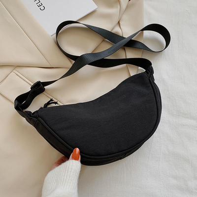 NYLON KROOSBODY BAG KROOSBODY BAG Vrouwelijk 2024 NIEUW DUMPLING lichtgewicht onderarms BAG ALLE SCHULTER CANVAS BAG