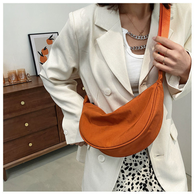 NYLON KROOSBODY BAG KROOSBODY BAG Vrouwelijk 2024 NIEUW DUMPLING lichtgewicht onderarms BAG ALLE SCHULTER CANVAS BAG