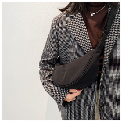 NYLON KROOSBODY BAG KROOSBODY BAG Vrouwelijk 2024 NIEUW DUMPLING lichtgewicht onderarms BAG ALLE SCHULTER CANVAS BAG