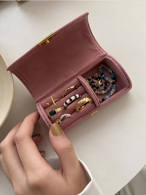 Nieuwe uitstekende hoogwaardige fluweel sieraden doos ring armband halsketting opslag doos reizen kleine draagbare sieraden
