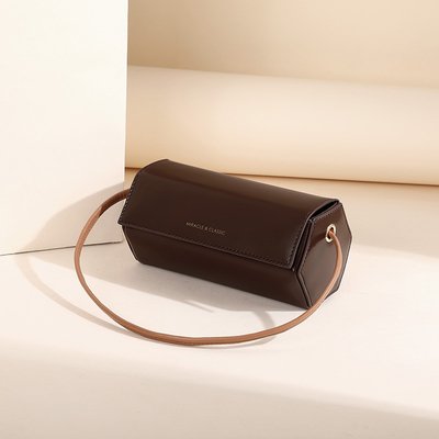 2024 NEW SIMPLE FASHION SMALL BAG NETWORK RED EVERYTHING Single SHOULDER CROSSBODY Vrouwelijke tas FASHION NICHE CYLINDER BAG