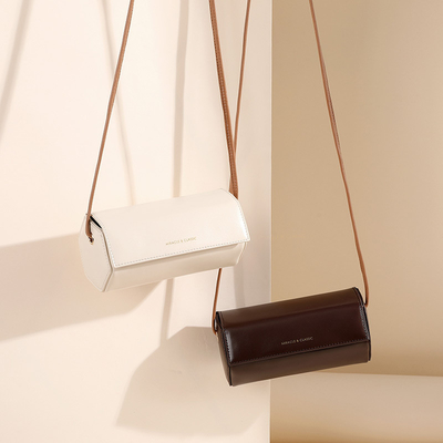2024 NEW SIMPLE FASHION SMALL BAG NETWORK RED EVERYTHING Single SHOULDER CROSSBODY Vrouwelijke tas FASHION NICHE CYLINDER BAG
