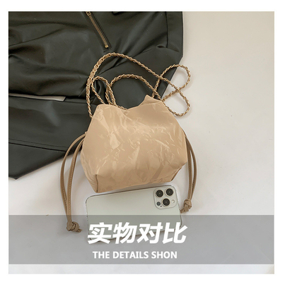 2024 NEW FASHION NICHE DESIGN LENT/ZOMER crossbody bag senior sense gevouwen bucket bag