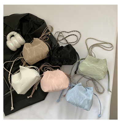 2024 NEW FASHION NICHE DESIGN LENT/ZOMER crossbody bag senior sense gevouwen bucket bag