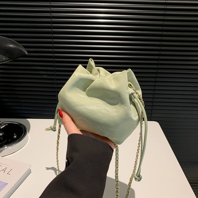 2024 NEW FASHION NICHE DESIGN LENT/ZOMER crossbody bag senior sense gevouwen bucket bag