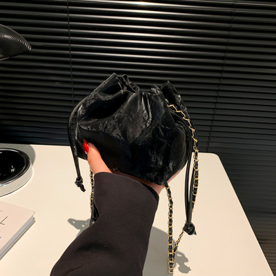 2024 NEW FASHION NICHE DESIGN LENT/ZOMER crossbody bag senior sense gevouwen bucket bag