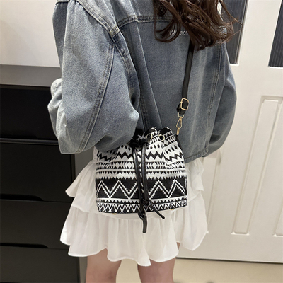 Nieuw Chinees NATIONAL WIND ARCHIPIT BUCKET BAG SIMPLE FASHION TENDEN ZOMER Nieuwe Linnen STYLE HIGH-GRADE SENSE enkelvoudige schouder