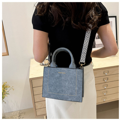 VINTAGE CHIC TEXTURED LETTER TOTE BAG VrouwenBAG 2024 Nieuwe grote capaciteit mode handtas breedband schoudertas