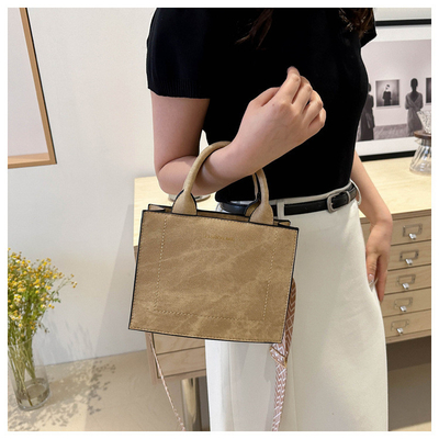 VINTAGE CHIC TEXTURED LETTER TOTE BAG VrouwenBAG 2024 Nieuwe grote capaciteit mode handtas breedband schoudertas