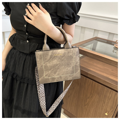 VINTAGE CHIC TEXTURED LETTER TOTE BAG VrouwenBAG 2024 Nieuwe grote capaciteit mode handtas breedband schoudertas
