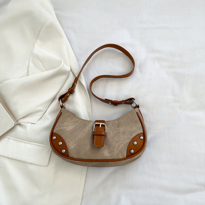 Franse mode Casual onderarmzak Vrouwen 2024 Nieuwe textuur BAGUETTE BAG SIMPLE COLOR PATCHWORK SCHULTERBAG TIDE