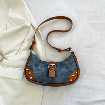 Franse mode Casual onderarmzak Vrouwen 2024 Nieuwe textuur BAGUETTE BAG SIMPLE COLOR PATCHWORK SCHULTERBAG TIDE
