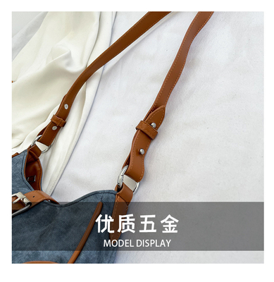 Franse mode Casual onderarmzak Vrouwen 2024 Nieuwe textuur BAGUETTE BAG SIMPLE COLOR PATCHWORK SCHULTERBAG TIDE