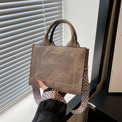 VINTAGE CHIC TEXTURED LETTER TOTE BAG VrouwenBAG 2024 Nieuwe grote capaciteit mode handtas breedband schoudertas