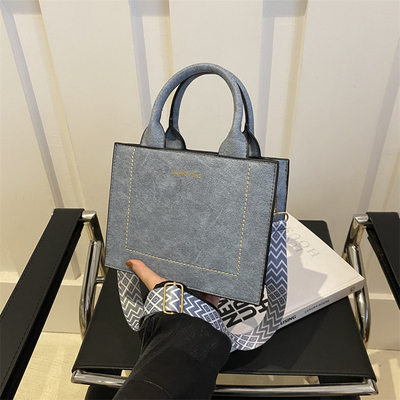 VINTAGE CHIC TEXTURED LETTER TOTE BAG VrouwenBAG 2024 Nieuwe grote capaciteit mode handtas breedband schoudertas