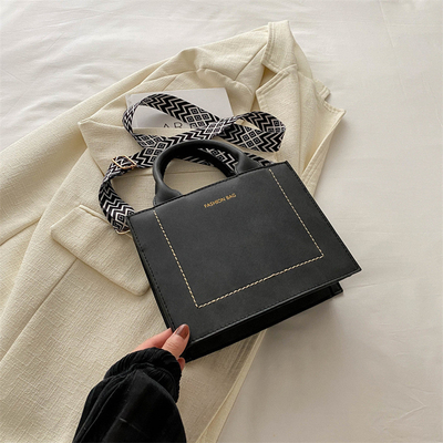 VINTAGE CHIC TEXTURED LETTER TOTE BAG VrouwenBAG 2024 Nieuwe grote capaciteit mode handtas breedband schoudertas