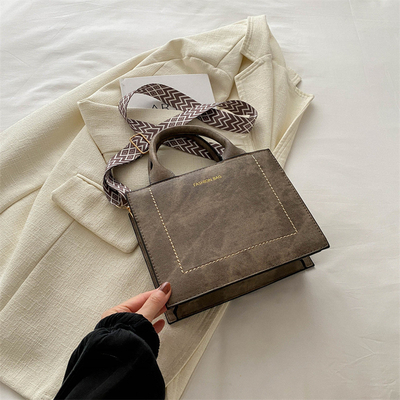 VINTAGE CHIC TEXTURED LETTER TOTE BAG VrouwenBAG 2024 Nieuwe grote capaciteit mode handtas breedband schoudertas