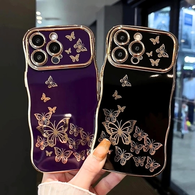 iPhone 13 meisjeshoesje, krullend golfframe, luxe overtrokken vlinderpatroon, TPU gouden rand schokbestendig lensbescherming