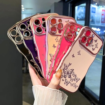 iPhone 13 meisjeshoesje, krullend golfframe, luxe overtrokken vlinderpatroon, TPU gouden rand schokbestendig lensbescherming