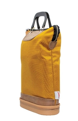 Met de tuff leer bekleding, hard gevormd onderkant, duurzame webbed handgrepen en ingebouwde slot het is zeker een gewaardeerd product in elk kantoor, postkamer of magazijn