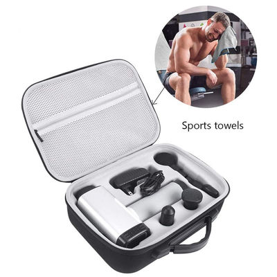 Reisvriendelijke massageguns, gemaakt van 900D polyester en EVA-materiaal, beschermd tegen water en krassen.
